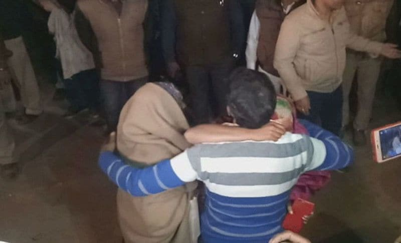 पीड़िता के अन्य परिजन बच्ची को लेकर रात करीब 11 बजे गोंडपिपरी थाने पहुंचे और पूरा मामला बताया। इससे बाद पुलिस ने आनन-फानन में एक स्पेशल टीम बनाकर आरोपी को तलाशन के लिए निकल पड़ी।
