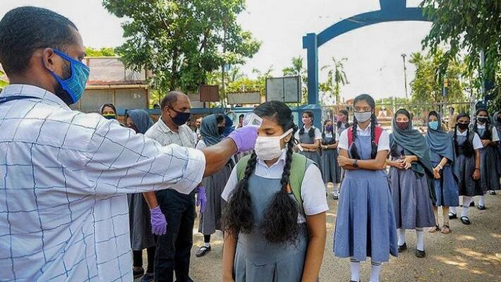 56 students infected with corona in karimnagar 56 students infected with corona in karimnagar