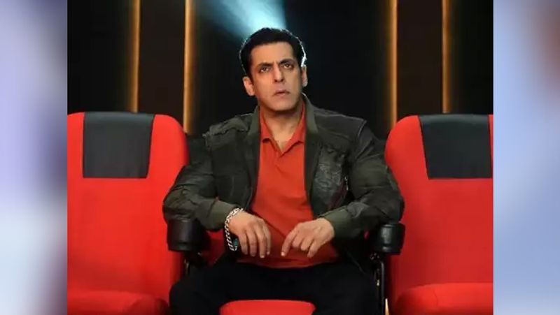 वैसे तो यह बात किसी से छुपी नहीं है सलमान के कई एक्ट्रेसेस के साथ अपेयर रहे हैं। हालांकि, इतनी सारी एक्ट्रेसेस के साथ अफेयर होने के बाद भी किसी के साथ भी उनका रिश्ता नहीं बन पाया। 54 की उम्र में सलमान कुंवारे हैं।