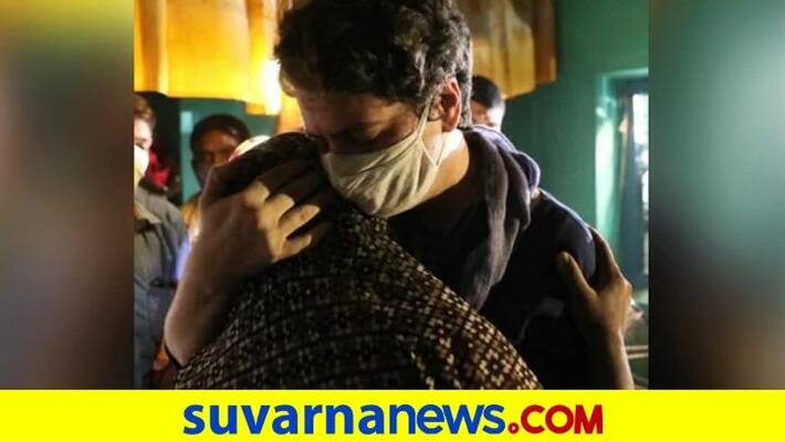 Priyanka Gandhi And Rahul Gandhi Meets Hatras Rape Case Victim Family Photo Goes Viral pod Priyanka Gandhi And Rahul Gandhi Meets Hatras Rape Case Victim Family Photo Goes Viral pod