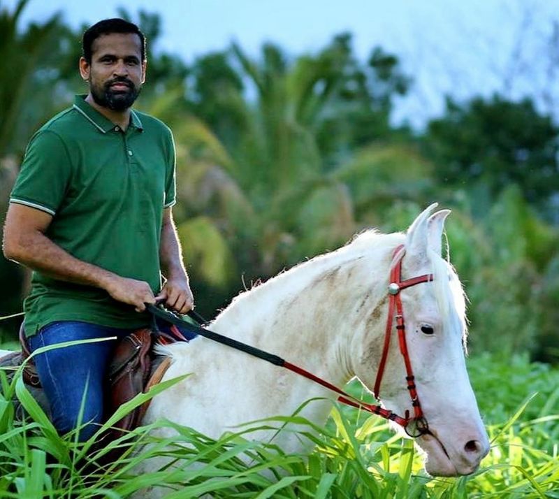 తమ్ముడు ఇర్ఫాన్ పఠాన్తో కలిసి అనేక మ్యాచుల్లో అద్వితీయ విజయాలు అందించిన యూసఫ్ పఠాన్, ఫామ్ కోల్పోయి జట్టులో చోటు కోల్పోయాడు.