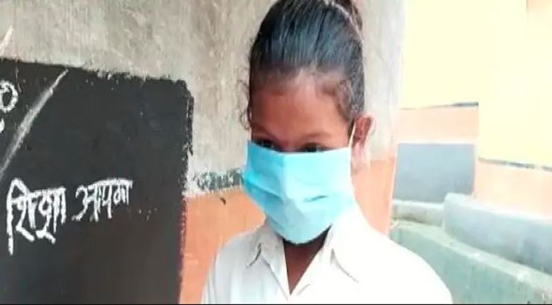 Teachers In Jharkhand Dumka Turn Village Into Classroom pod