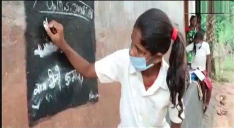 Teachers In Jharkhand Dumka Turn Village Into Classroom pod