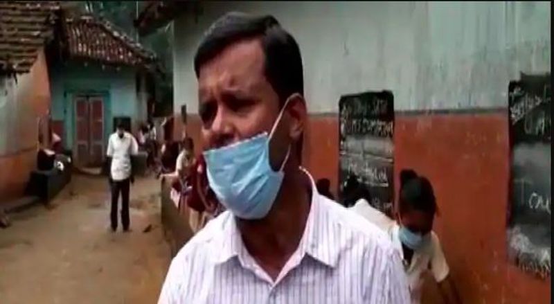 Teachers In Jharkhand Dumka Turn Village Into Classroom pod