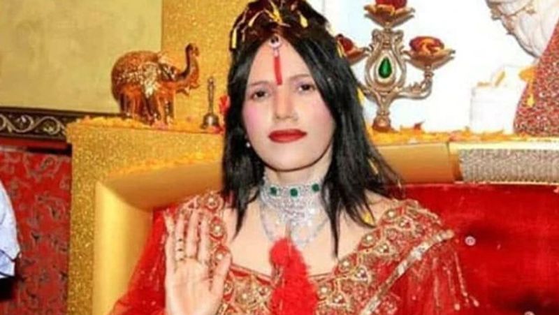 मेकर्स और कंटेस्टेंट्स के सामने शो को हिट बनाने की बड़ी चुनौती है। मेकर्स के प्रेशर का अंदाजा इस बात से भी लगता है कि वे बज बनाने के लिए राधे मां से कैमियो करा रहे हैं, सिद्धार्थ शुक्ला को घर में 2 हफ्तों के लिए लाया गया है।