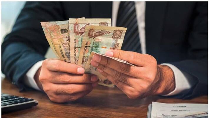 Dubai Municipality employee honoured for refusing bribe Dubai Municipality employee honoured for refusing bribe