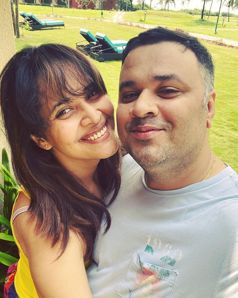 hot anchor anasuya glamoure show in goa beach arj