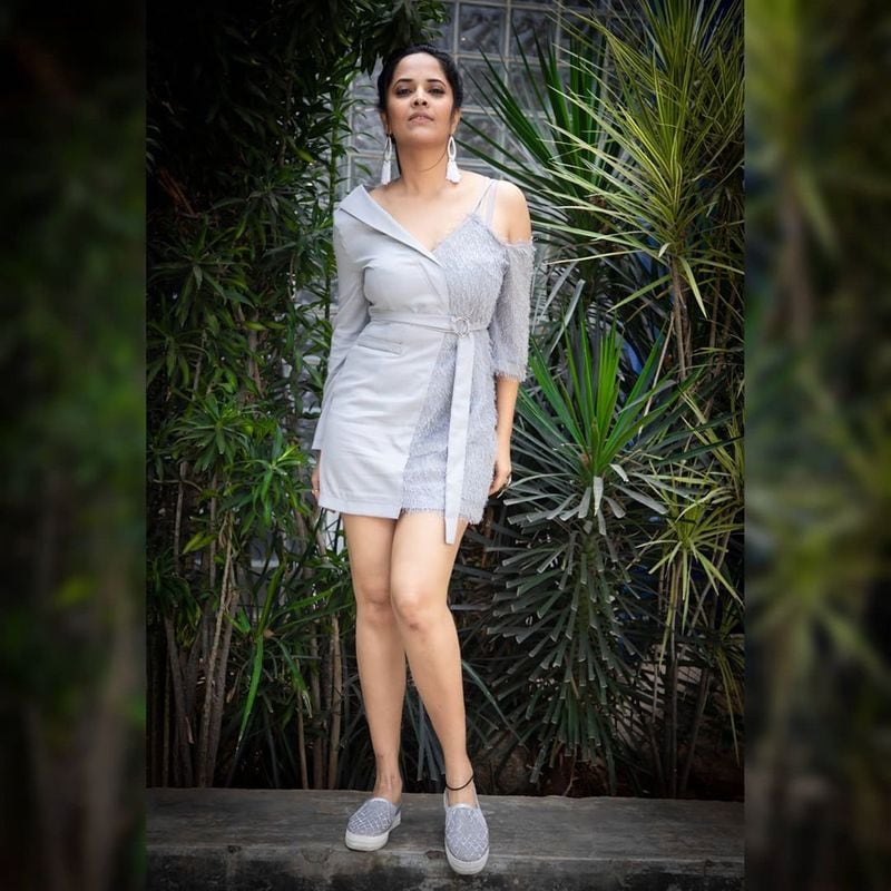 hot anchor anasuya glamoure show in goa beach arj