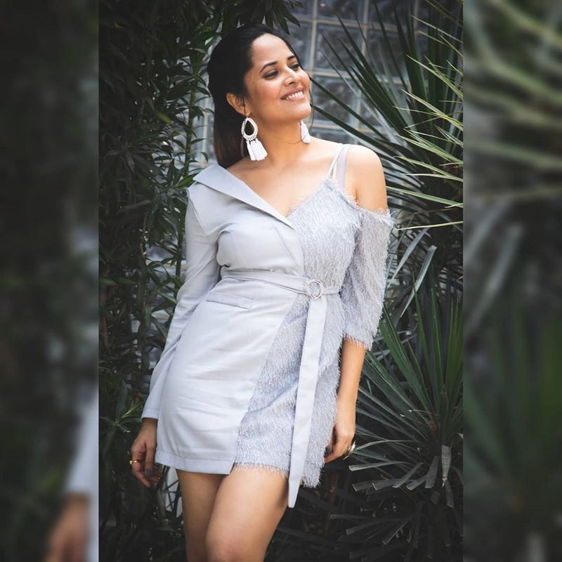 hot anchor anasuya glamoure show in goa beach arj