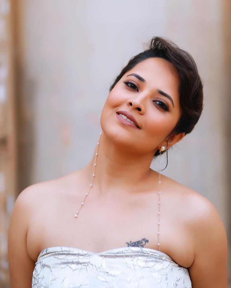 hot anchor anasuya glamoure show in goa beach arj