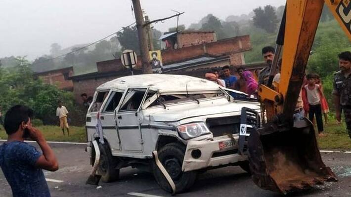 Yadadri collector anitha Ramachandran safely escaped from road accident lns Yadadri collector anitha Ramachandran safely escaped from road accident lns