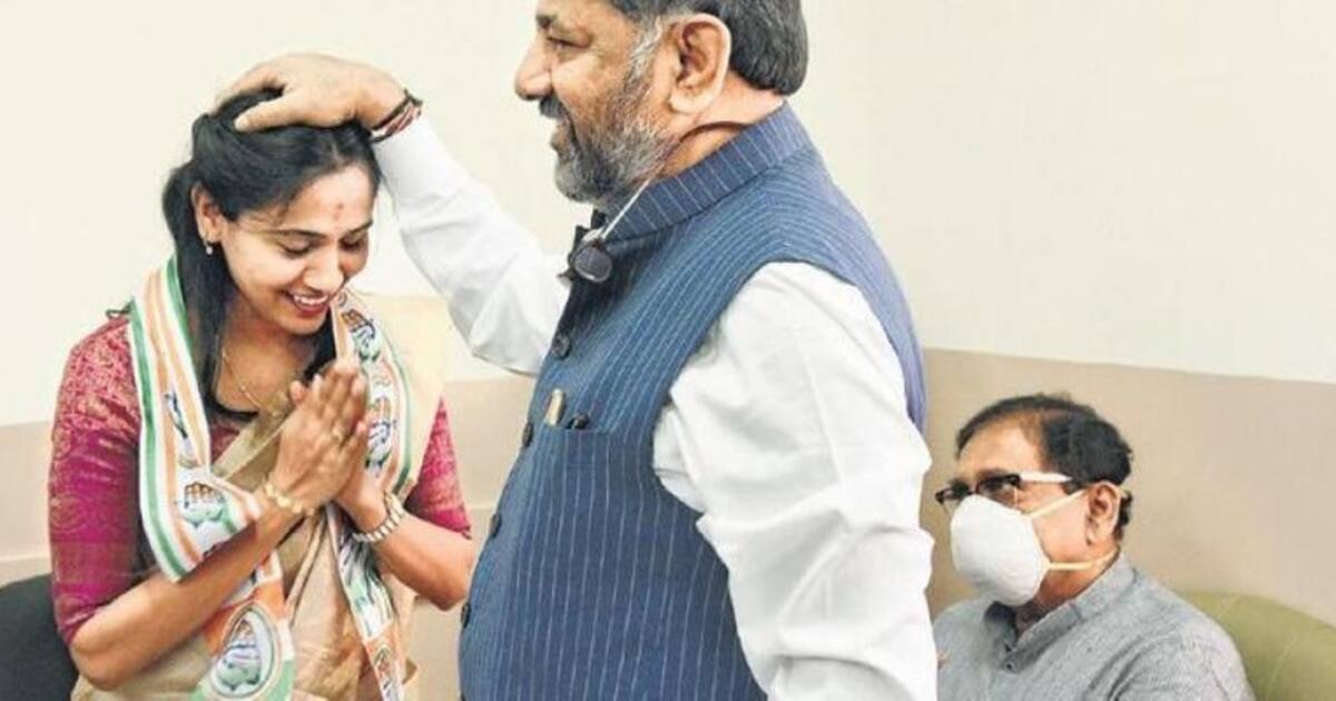 Karnataka bypolls: Late IAS officer DK Ravi’s wife Kusuma joins Congress