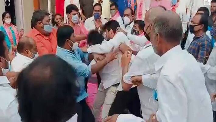 trs leaders fighting front of home minnister trs leaders fighting front of home minnister