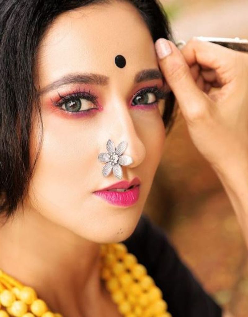 kannada actress radhika narayan photo gallery vcs