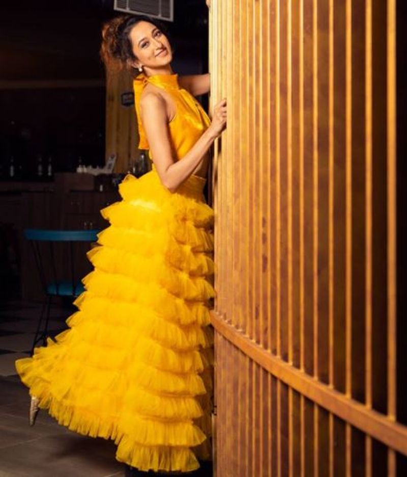 kannada actress radhika narayan photo gallery vcs