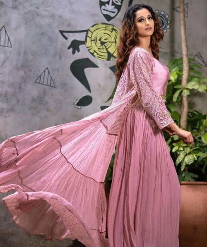 kannada actress radhika narayan photo gallery vcs