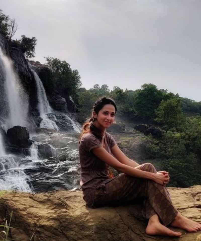 kannada actress radhika narayan photo gallery vcs