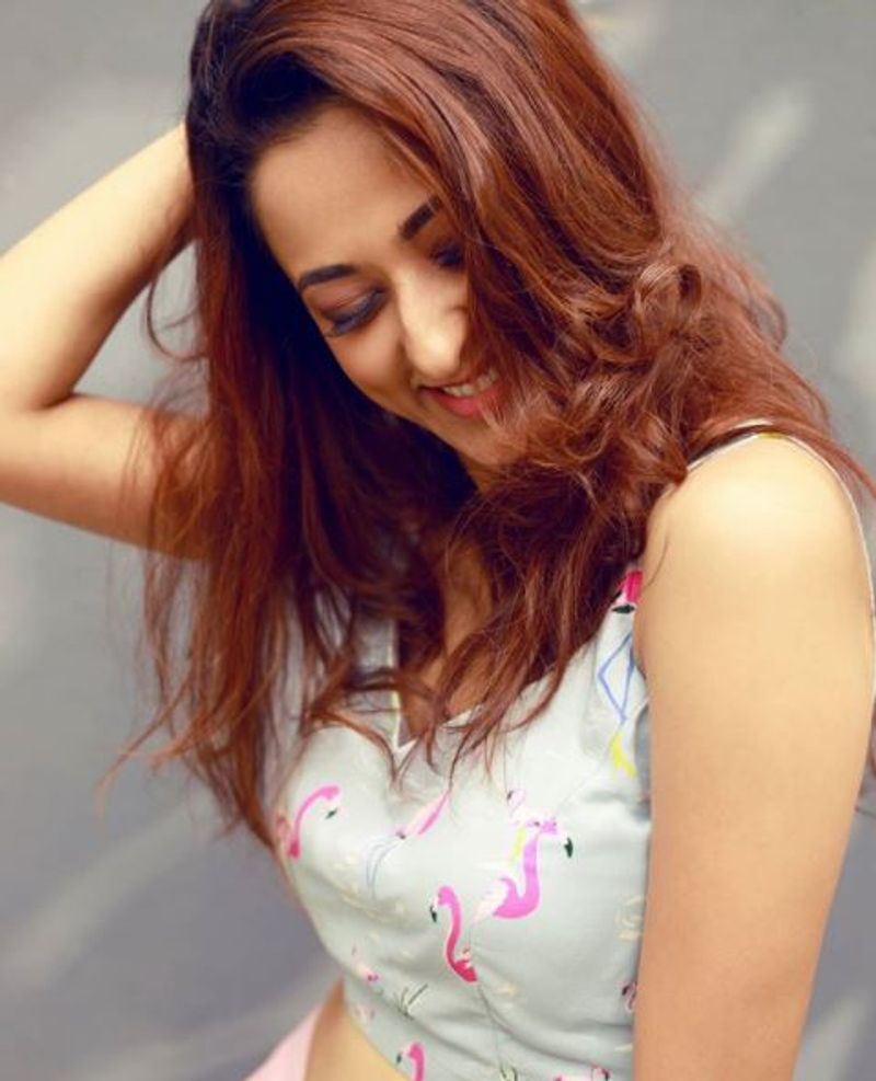 kannada actress radhika narayan photo gallery vcs