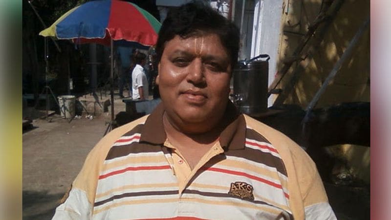 टीवी एक्टर राकेश दीवाना ने अप्रैल 2014 में बैरियाट्रिक सर्जरी करवाई थी। इसके बाद उनकी मौत हो गई थी। राकेश ने महादेव, रामायण जैसे टीवी सीरियल और राउडी राठौर, डबल धमाल जैसी फिल्मों में काम किया था। 48 साल की उम्र में जब उन्होंने मोटापे से परेशान होकर सर्जरी कराई पहले तो ये सफल लगी लेकिन उसके चार दिन बाद ब्लड प्रेशर बढ़ने से उनकी मौत हो गई।