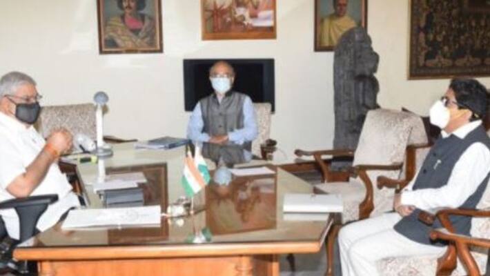 Governor Jagdeep Dhankar meets Chief secretary after shootout in Titagarh Governor Jagdeep Dhankar meets Chief secretary after shootout in Titagarh