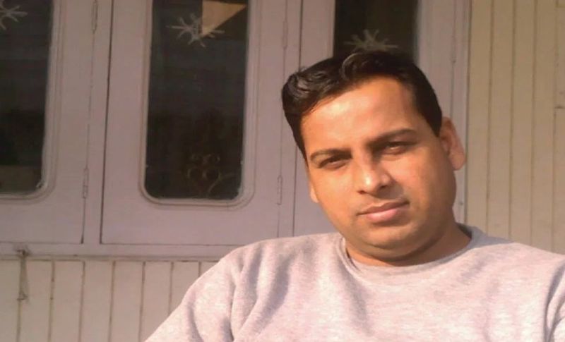 1. विवेक तिवारी हत्याकांड: योगी आदित्यनाथ मुख्यमंत्री बनने के एक साल बाद ही यूपी की राजधानी लखनऊ में एपल के एरिया मैनेजर विवेक तिवारी की हत्या कर दी गई। यह घटना 29 सिंतबर 2018 की आधी रात को घटी। मैनेजर की इसलिए मारा डाला कि उसने एक कांस्टेबल के रोकन के बाद अपनी गाड़ी नहीं रोकी थी। हालांकि सिपाही प्रशांत चौधरी ने यह बताया था कि विवेक ने उसके उपर गाड़ी चढ़ाकर मारने की कोशिश की थी। इस घटना से पूरे प्रदेश ही नहीं बल्कि देश में भी ये उठने लगा कि योगी सरकार में क्या अब पुलिस वाले ही गुंडा बनेंगे। विदेशी मीडिया में भी इसकी खबरें देखने को मिली थीं।