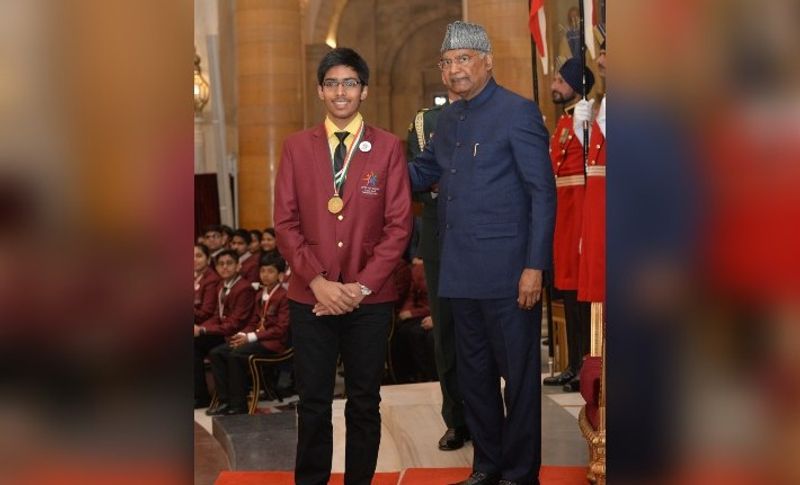 चिराग को 'राष्ट्रीय बाल पुरस्कार' से भी सम्मानित किया जा चुका है, वह राष्ट्रीय और अंतर्राष्ट्रीय गणित और विज्ञान प्रतियोगिताओं के विजेता रहे हैं। उन्होंने खगोल विज्ञान और खगोल भौतिकी पर अंतर्राष्ट्रीय ओलंपियाड पुरस्कार में भारत का प्रतिनिधित्व किया था। प्रधानमंत्री नरेंद्र मोदी ने अपने ट्विटर अकाउंट पर उन्हें शुभकामनाएं देते हुए चिराग को दोस्त कहकर संबोधित किया था। चिराग राष्ट्रपति रामनाथ कोविंद के हाथों भी सम्मानित हो चुके हैं।
