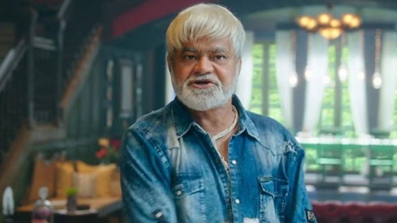 एक वक्त ऐसा भी था जब संजय मिश्रा के पिता उनसे काफी नाउम्मीद हो गए थे। फिर ऐसा वक्त आया जब संजय मिश्रा को फिल्मों में काम मिलने लगा। मगर, संजय मिश्रा को इंडस्ट्री में खुद को स्थापित करने के लिए बहुत लंबा वक्त लगा। संजय मिश्रा ने साल 1995 में फिल्म 'ओ डॉर्लिंग ये है इंडिया' फिल्म से अपने करियर की शुरुआत की थी। 