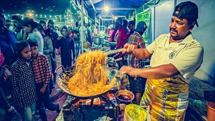 Govt and Swiggy to take businesses of street food vendors online in india Govt and Swiggy to take businesses of street food vendors online in india