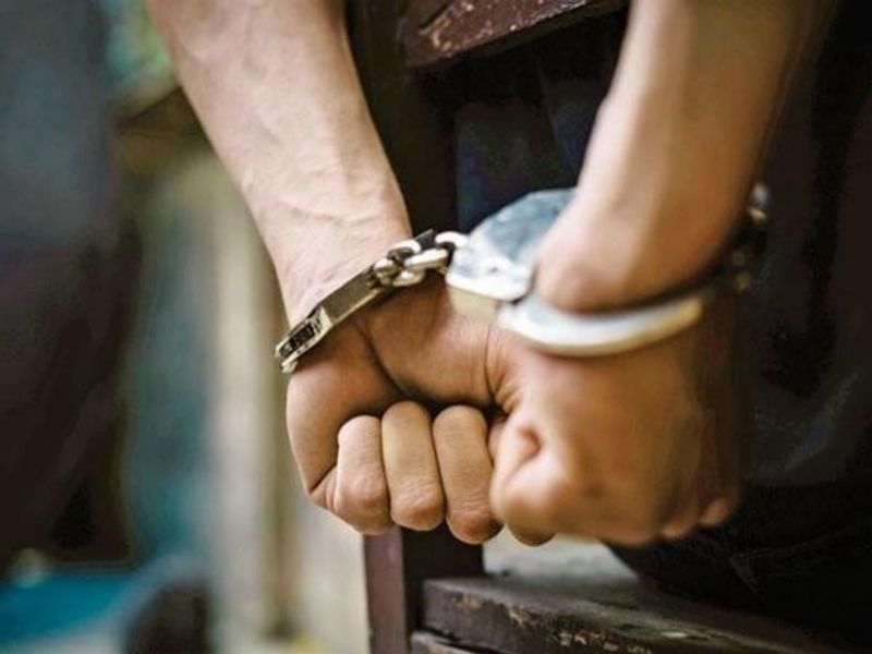 बता दें कि इस क्षेत्र में फोटोग्राफी या वीडियो बनाना प्रतिबंधित है, जिसकी वजह से सैनिकों ने युवक को तत्काल हिरासत में लेकर उसका मोबाइल फोन जब्त कर लिया था। (प्रतीकात्मक फोटो)
