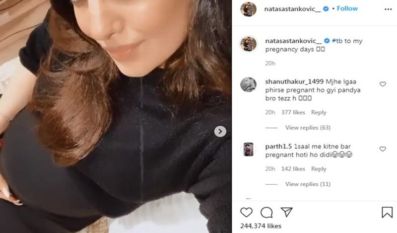 वीडियो में नताशा अपने पेट पर बड़े प्यार से हाथ फिराती नजर आई। इस क्यूट वीडियो पर उनके फैंस ने कमेंट करना शुरू किया। कुछ लोगों ने पूछ डाला कि क्या हार्दिक फिर पिता बनने वाले हैं।
