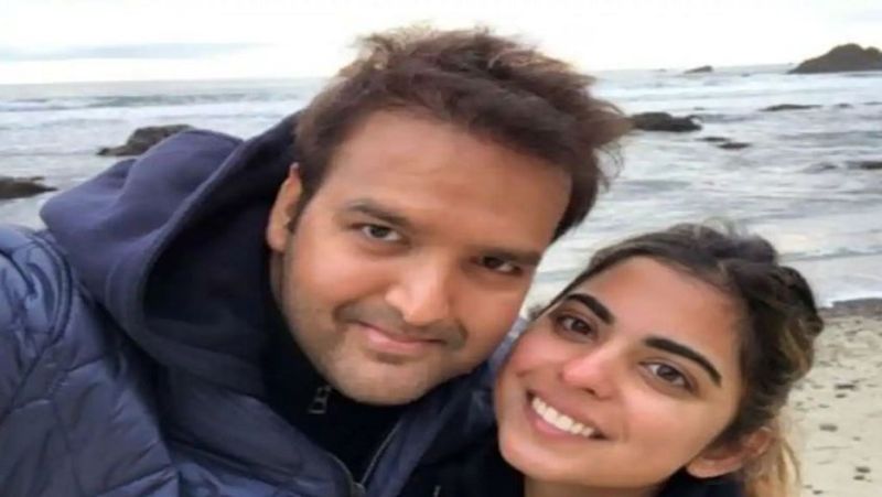 ईशा अंबानी रिलांयस जियो (Reliance Jio) और (Reliance Retail) के बोर्ड में शामिल हैं। उन्होंने जियो फोन लॉन्च किया था। उनकी पढ़ाई अमेरिका की येल यूनिवर्सिटी और ग्रैजुएट स्कूल ऑफ बिजनेस, स्टेनफोर्ड से हुई है। 