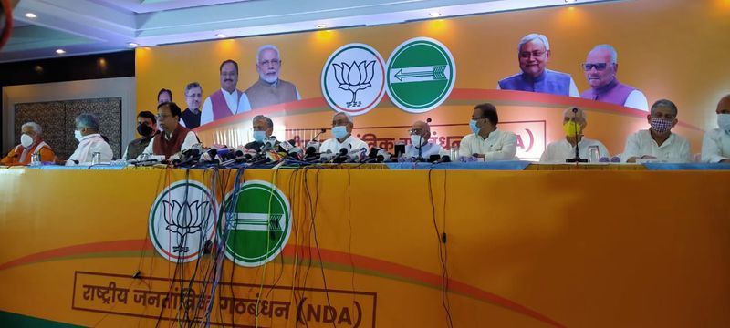 चिराग ने एनडीए से अलग होने की घोषणा करते हुए यह भी कहा था कि वो बीजेपी उम्मीदवारों को छोड़कर हर उस सीट पर कैंडिडेट उतारेंगे जहां जेडीयू और हम के उम्मीदवार होंगे। उन्होंने यह भी कहा था कि चुनाव बाद बीजेपी के साथ एलजेपी सरकार बनाएगी। एलजेपी के इस स्टैंड की वजह से कन्फ़्यूजन की स्थिति बन गई थी। 