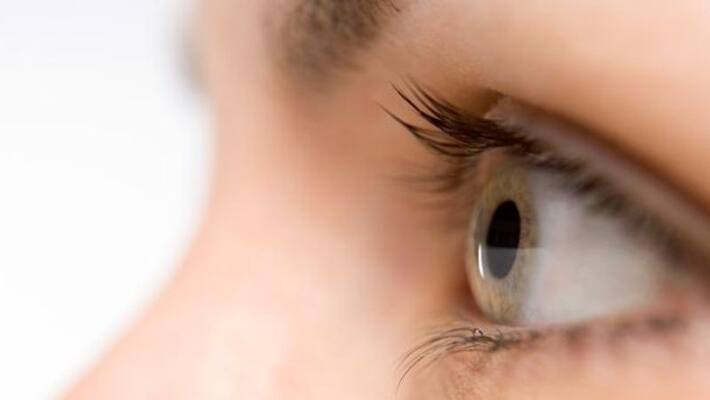 woman eye sight improves after taking covid vaccine woman eye sight improves after taking covid vaccine