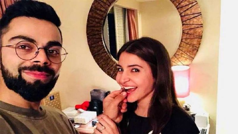 अनुष्का शर्मा और विराट कोहली ने आईपीएल से पहले ही प्रेग्नेंसी की घोषणा की थी। फैंस के मन में सवाल हैं कि अगर उनका बच्चा हुआ तो वो कैसा दिखेगा?
