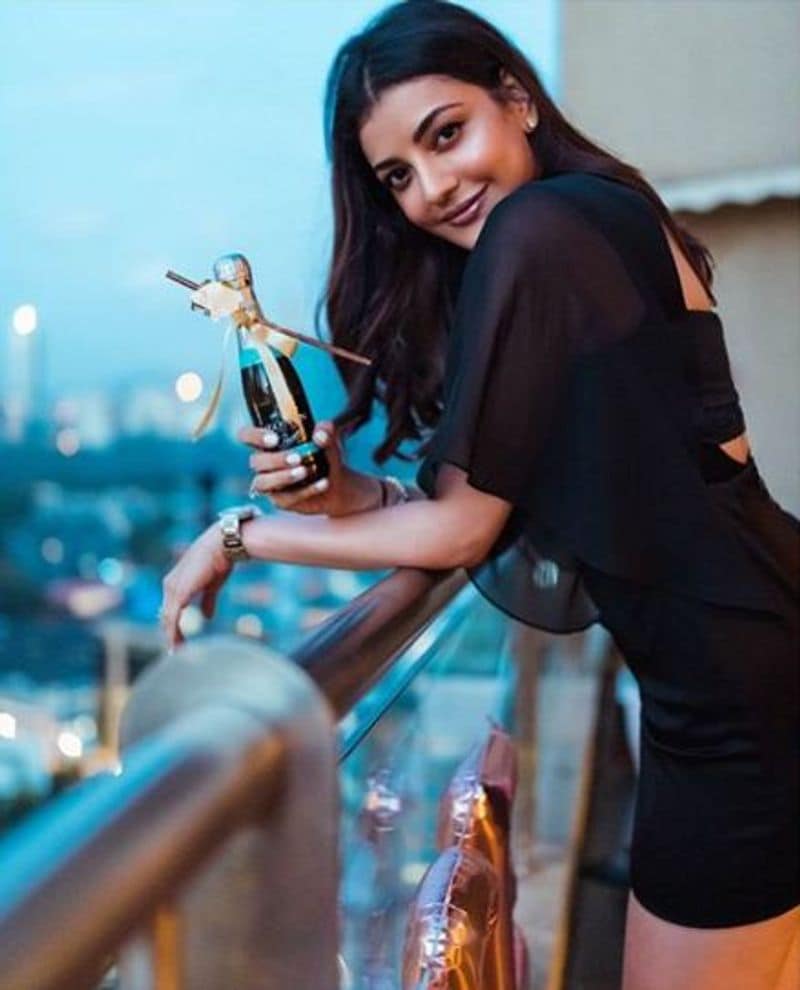 ముంబైకి చెందిన వ్యాపారవేత్త గౌతమ్ కిచ్లును అక్టోబర్ 30న వివాహం చేసుకోనుంది. ఇటీవలే సన్నిహితుల సమక్షంలో నిశ్చితార్థం చేసుకుంది.