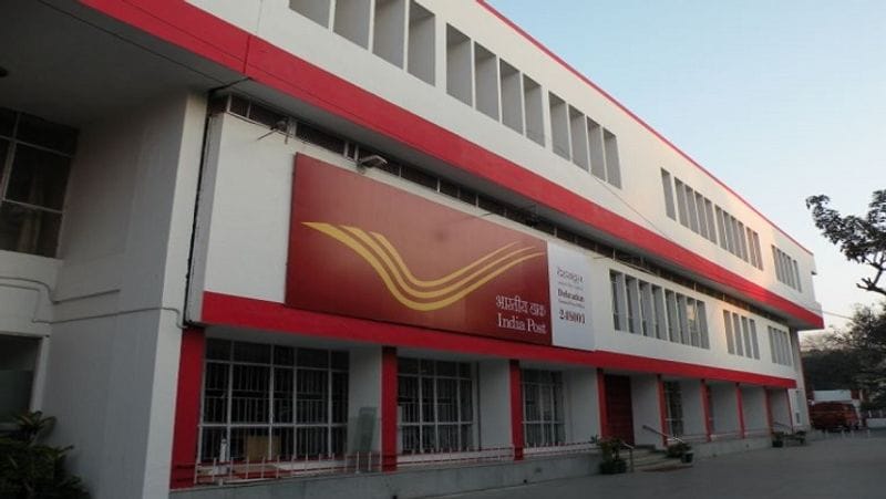 कितना कर सकते हैं निवेश
इस स्कीम में अकाउंट खुलवाने के लिए न्यूनतम 1000 रुपए का निवेश करना होता है। अधिकतम निवेश 15 लाख रुपए किया जा सकता है। हालांकि, निवेश की जाने वाली राशि रिटायरमेंट बेनिफिट्स के अमाउंट से ज्यादा नहीं होनी चाहिए। 1 लाख रुपए से ज्यादा के निवेश पर चेक से भुगतान करना होगा।
(फाइल फोटो)
