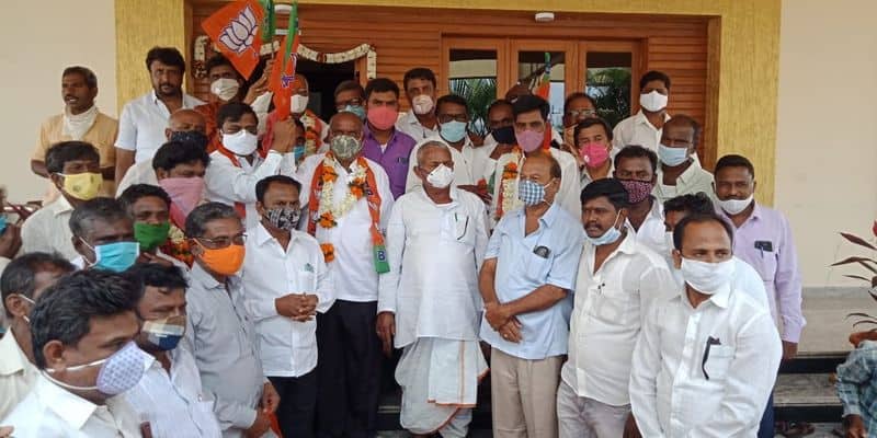 Congress Leaders Joined BJP in Mundaragi in Gadag Districtgrg