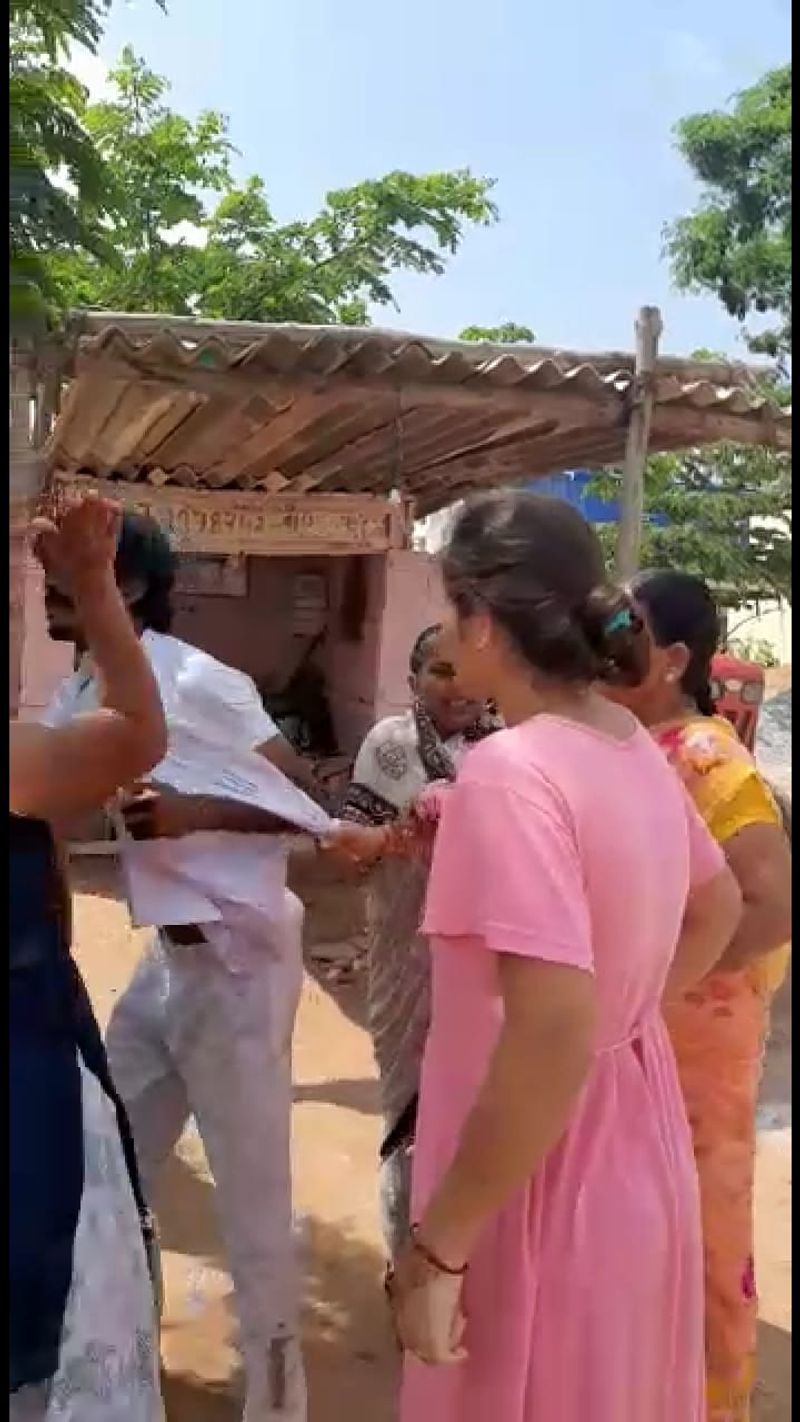 Man Beaten By ladies For Allegedly Misbehaving in Public snr