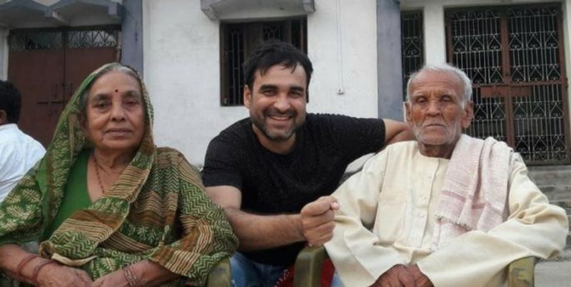 बॉलीवुड एक्टर पंकज त्रिपाठी का जन्म गोपालगंज जिले के बेलसांद गांव में हुआ था। बताते हैं कि उन्होंने शुरुआती पढ़ाई पेड़ के नीचे ही की थी। हर साल गांव में होने वाले छठ पूजा नाटक में वह हिस्सा भी लिया करते थे। अक्सर उन्हें लड़की का रोल मिलता था। (फाइल फोटो)