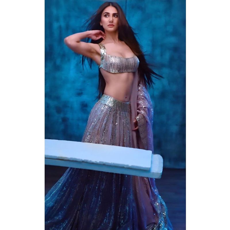 hot bollywood beauty vaani kapoor open her glamoure show arj