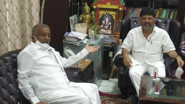 GT Devegowda Meets DK Shivakumar snr GT Devegowda Meets DK Shivakumar snr