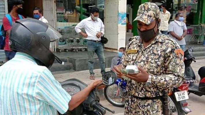 Bengalureans get furious over Rs 1000 fine for not wearing masks -ymn Bengalureans get furious over Rs 1000 fine for not wearing masks -ymn