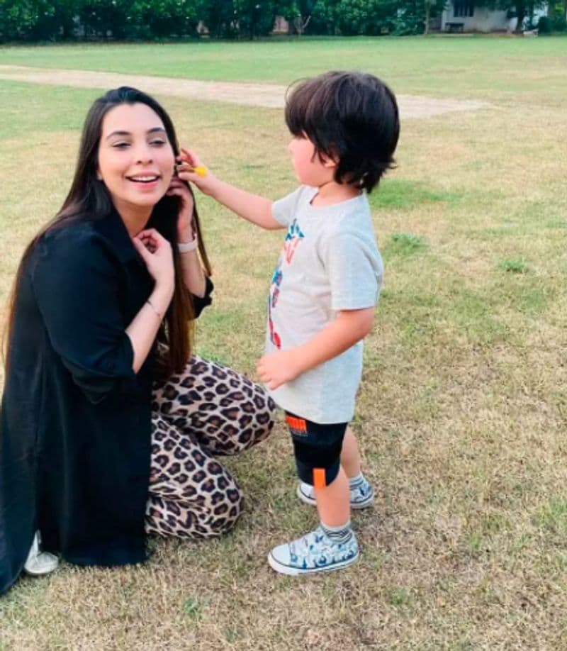 Kareena Kapoor shares Taimurs picture with his Spanish teacher dpl