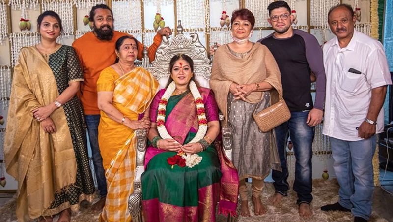 आपको बता दें कि चिरंजीवी का जब निधन हुआ था उस वक्त मेघना तीन महीने की प्रेग्नेंट थीं। चिरंजीवी और मेघना एक साथ अपने घर आने वाले बच्चे का इंतजार कर रहे थे लेकिन ऐसा नहीं हो पाया।