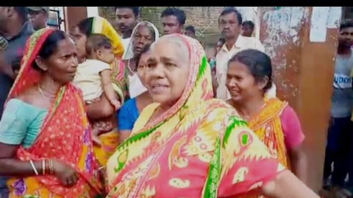 Hanging body of security gaurd found in block office premise at Baghmundi in Purulia BTG Hanging body of security gaurd found in block office premise at Baghmundi in Purulia BTG