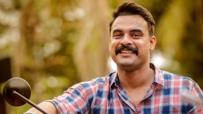 actor tovino thomas accident shifted from icu actor tovino thomas accident shifted from icu
