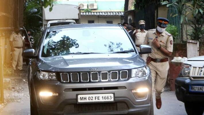 Rhea Chakraborty reached her home after escaping from jail kpn Rhea Chakraborty reached her home after escaping from jail kpn