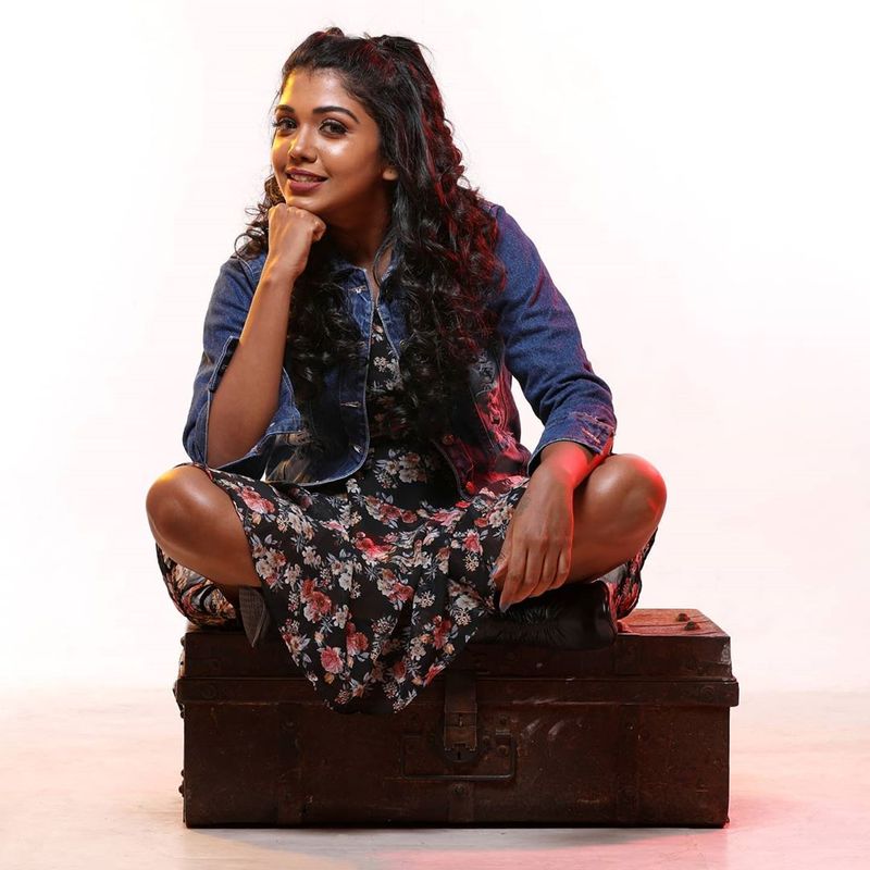 Bigg Boss fame Riythvika Hot Short dress photo shoot going viral in social media