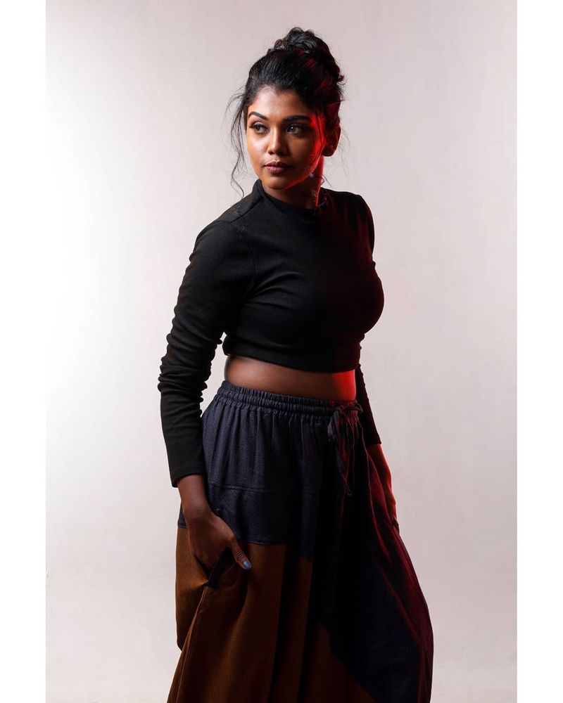 Bigg Boss fame Riythvika Hot Short dress photo shoot going viral in social media