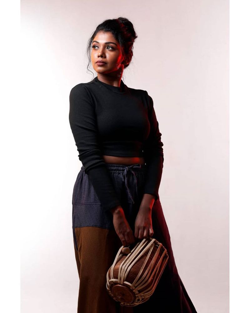 Bigg Boss fame Riythvika Hot Short dress photo shoot going viral in social media